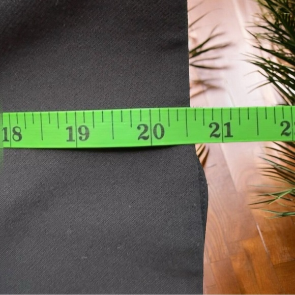 CAbi Black Fitted Button-Up Blazer - Size 2 - Picture 12 of 16